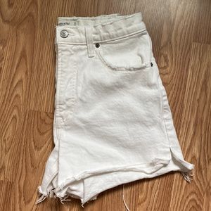 ABERCROMBIE 4” curve Love high rise jeans size 27